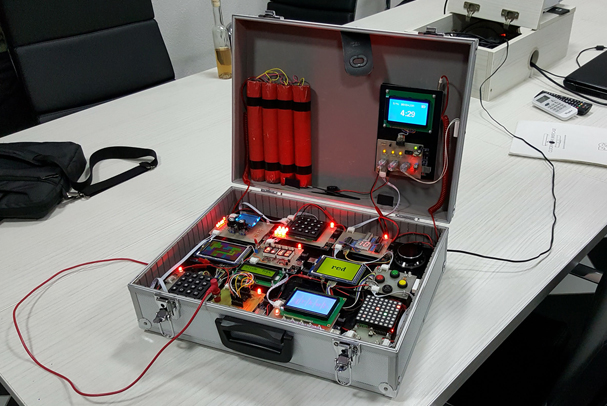 Can you deactivate the bomb? | Bild Studio